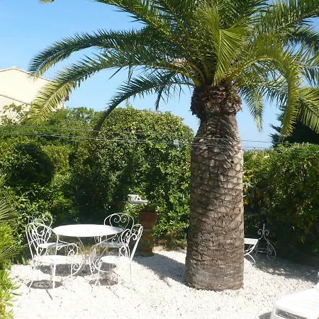 Pensjonat Villa-rozelands Six-Fours-les-Plages